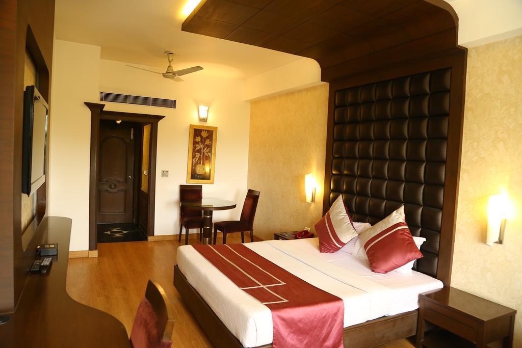 Hotel Park Grand Chandīgarh Εξωτερικό φωτογραφία
