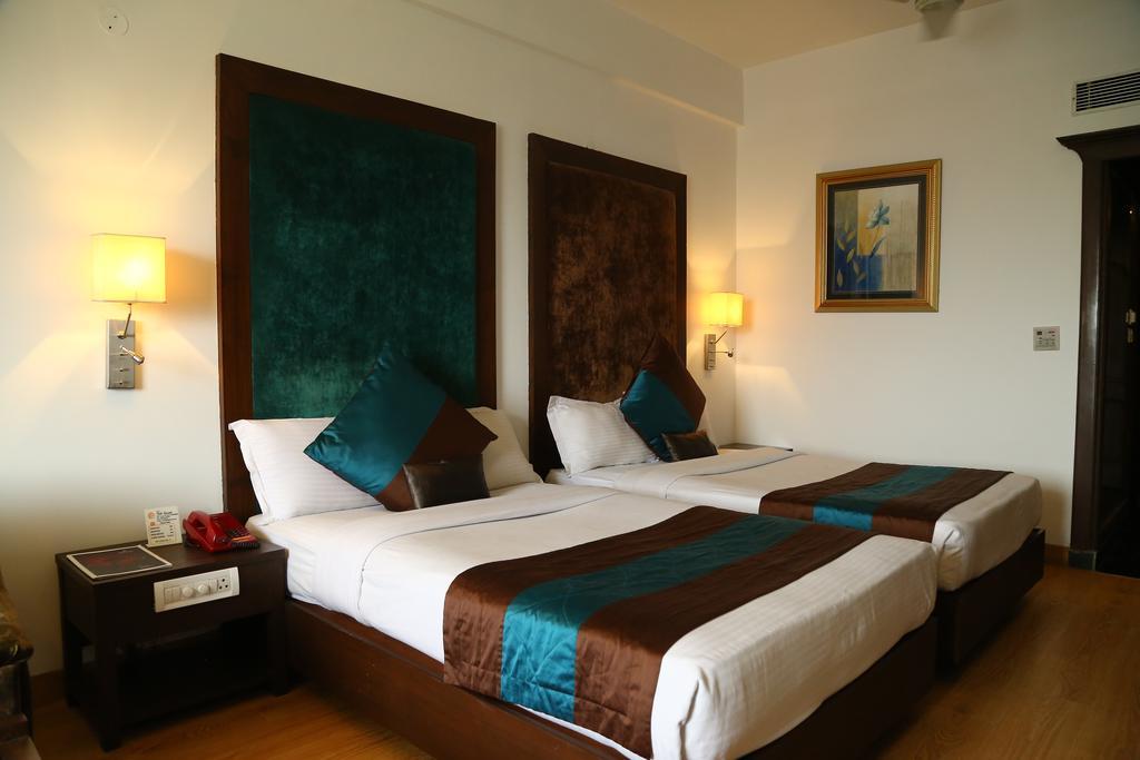 Hotel Park Grand Chandīgarh Εξωτερικό φωτογραφία