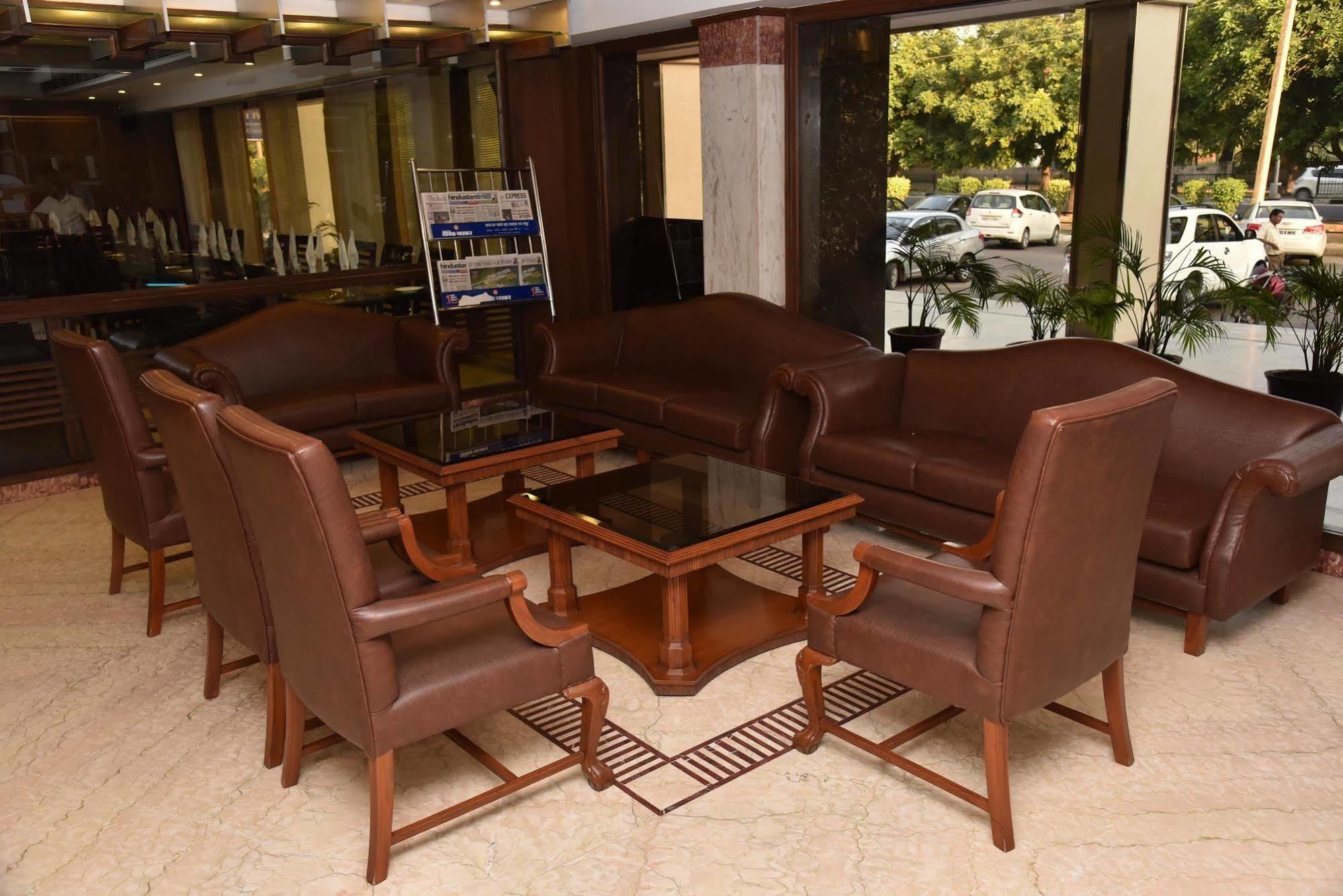Hotel Park Grand Chandīgarh Εξωτερικό φωτογραφία