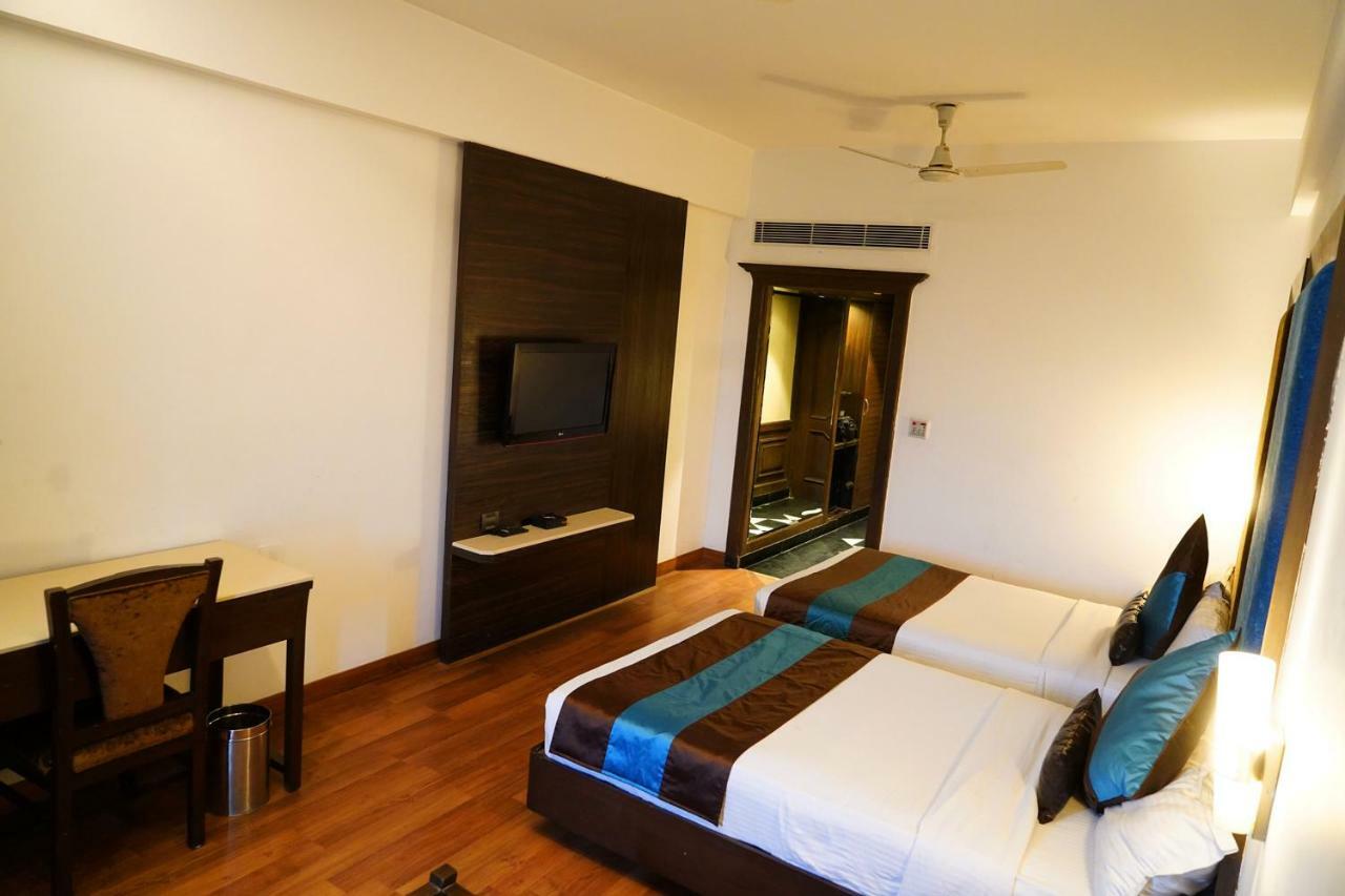 Hotel Park Grand Chandīgarh Εξωτερικό φωτογραφία