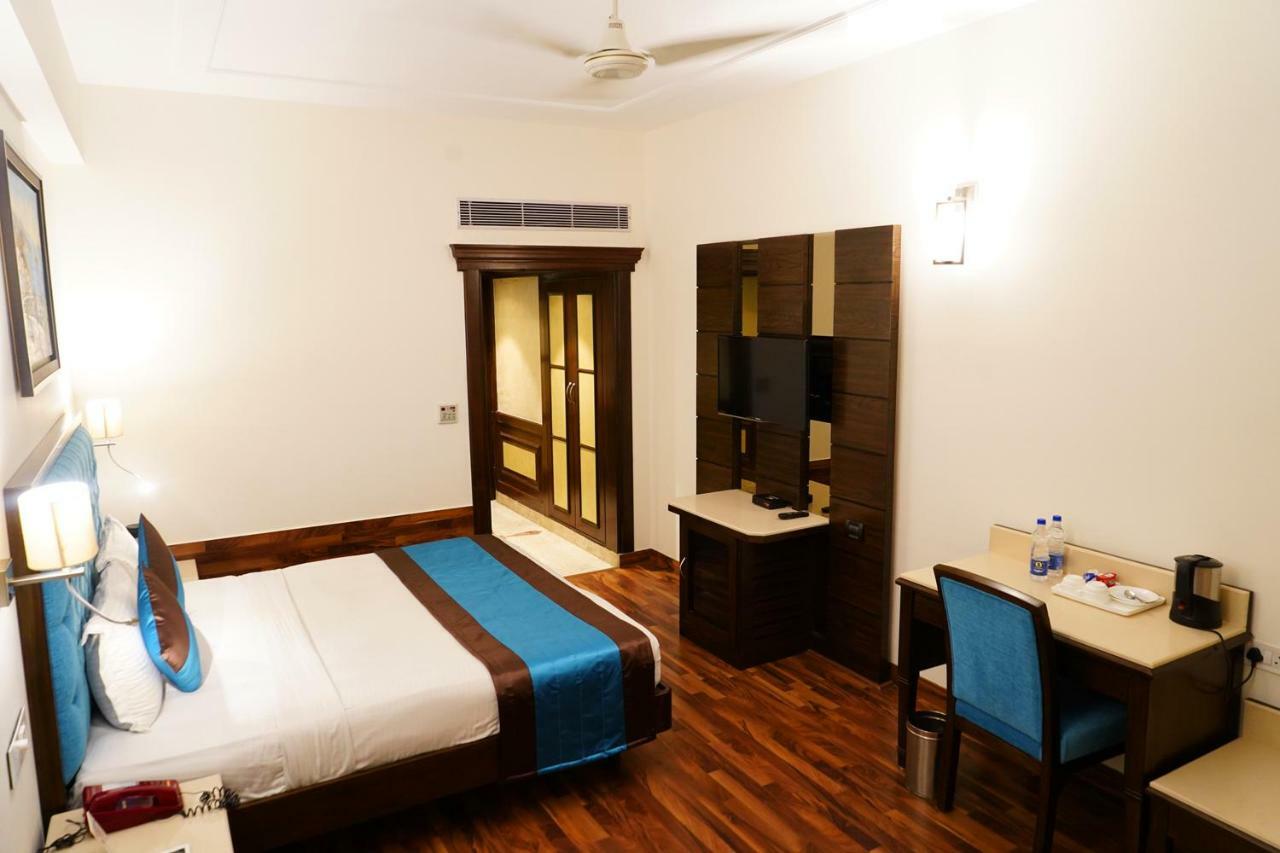 Hotel Park Grand Chandīgarh Εξωτερικό φωτογραφία